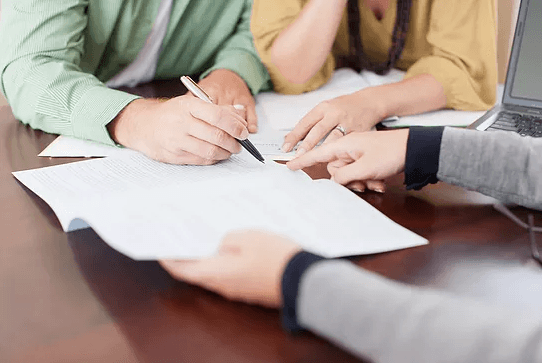 What Buyers Must Understand Before Signing a Preliminary Contract editorial photo